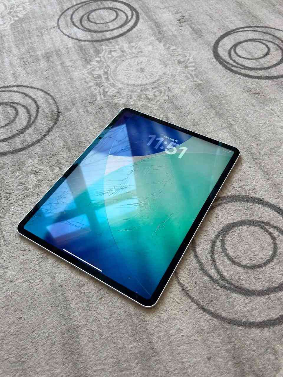 سلام عليكم عندي iPad pro 12.9 (3rd generation) 2018
الجهاز يشتغل طبيعي بس الزجاج الشاشه مكسور بس شاشه داخلي ما مكسور يشتغل المس حتى بأستخدام القلم يشتغل الجهاز نظيف بطاريه جيدة الجهاز اني جايبه من امريكا 
السعر:250 الف (بي مجال)
مكاني: دهوك
الرقم: ***********
￼
