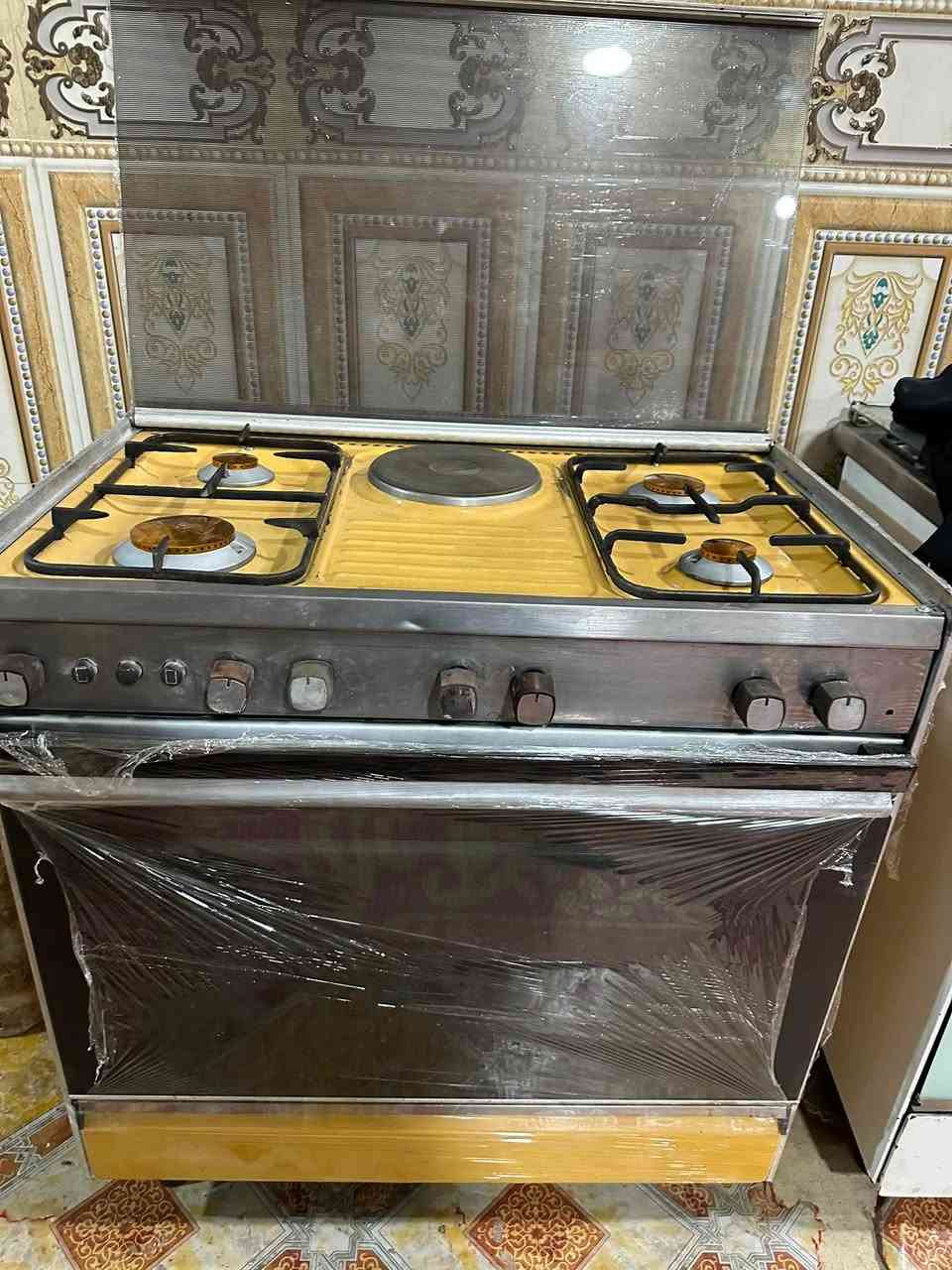 السلام عليكم 
طباخين للبيع كريازي خمس مشاعل نظيف جدا كله شغال مع الافران غراض كاملة   مع عشتار نظيف نار زركه افران شغالة وممتازة سعر الكريازي  ٢٤٠ مع المجال البسيط والعشتار  ١٥٠  مع المجال البسيط   عنواني مهندسين شارع 80 قرب العاب ارض بابل ***********
