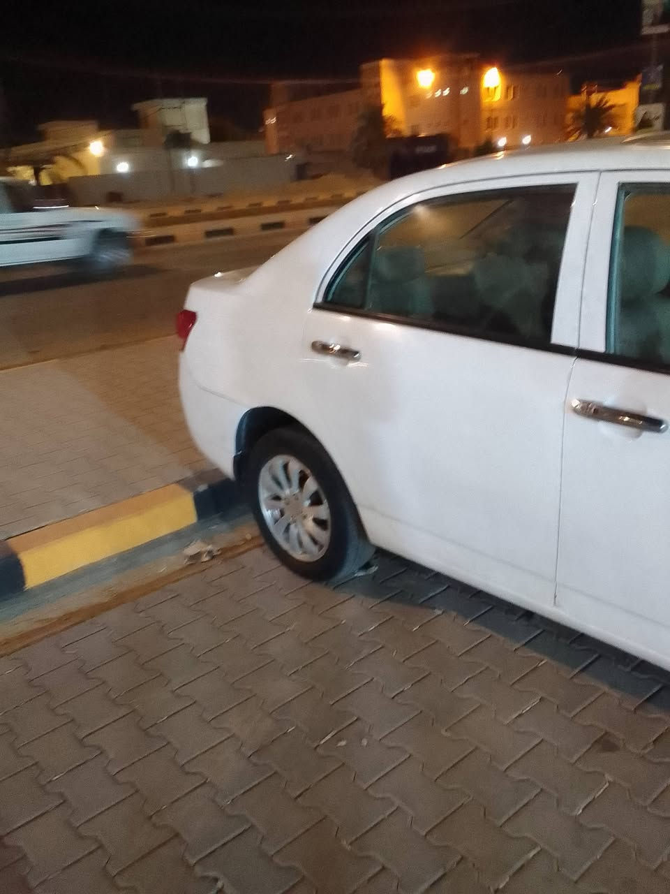 سلام عليكم اخوان سياره بي واي دي جي 3 موديل 2013 اللون ابيض سياره بصمه فتحه سلايت روف بصمه ابواب وجنطه سياره كير عادي محرك هونداي ياباني تبريد شغال للبيع السعر 45 ورقه وبيها مجال بسيط العنوان النجف رقم الموبايل ***********
