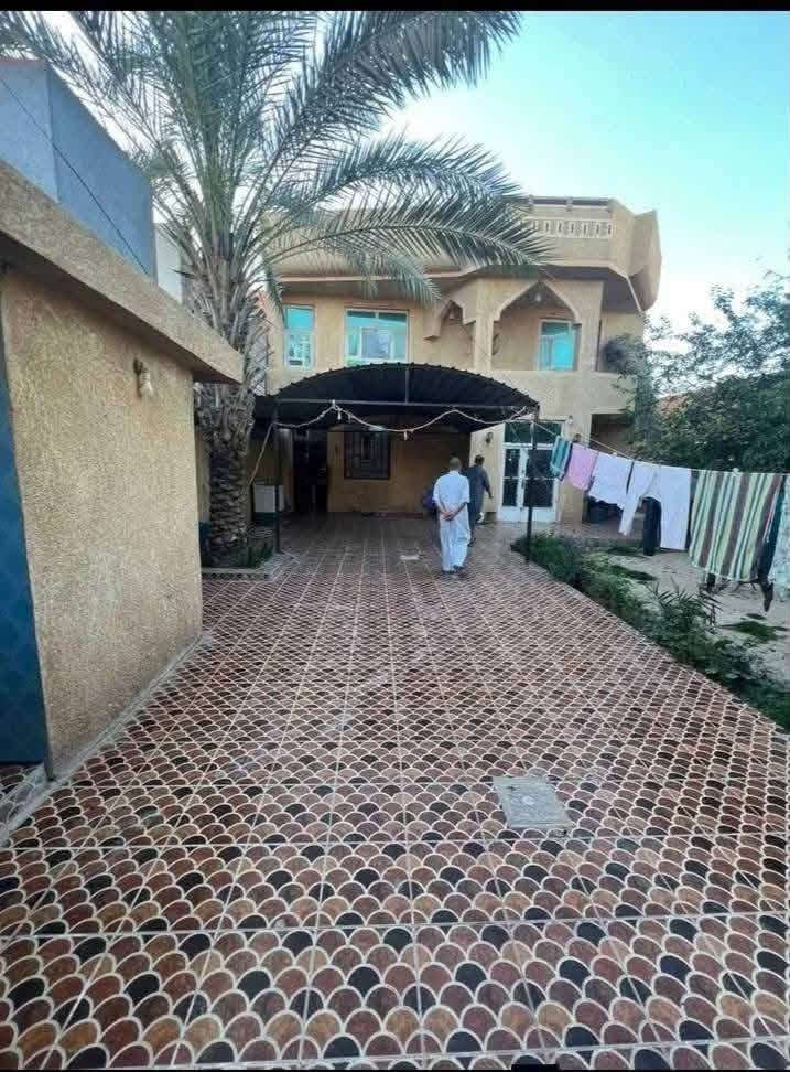 جبنالكم اليوم من مكتب ليث ابو لليل دار سكني 
مساحه 400م الواجه 13 ونص 
الموقع القادسيه قطعه 500 
السعر مناسب 125مليون 
فرصه لك ولعائلتك 

تواصل *********** وحياكم الله بمكتب ليث ابو لليل
