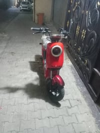 ار 9  بيها بطاريه وحده منفوخه دراجه شغاله سعر200 وبي مجال 07744912617 ...