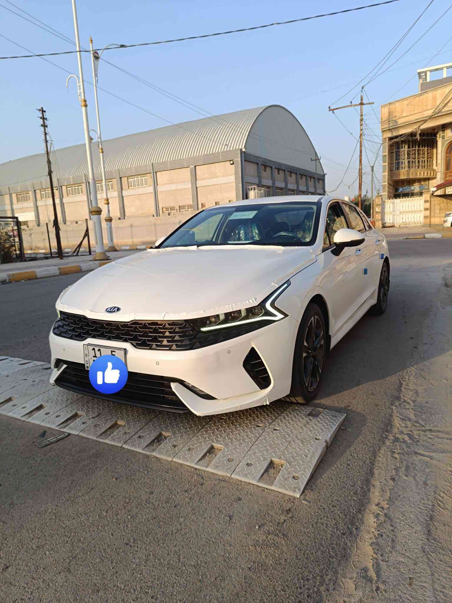 السلام عليكم k5 2021 فول مواصفات كفاله عامه استخدام شخصي ✅
مواصفات محرك 2000دوش تبريد قطعتين 
بصمه تشغيل عن بعد شاشه كاميرا خلفيه حساسات امامي خلفي لد امامي خلفي تبريد لمس تحكم ستيرت ويل كروم حجم 17 بردات خلفيه أصل عدسه زنون مثبت سرعه  تحويل ثاني يوم بأسمي للاستفسار اكثر ه‍. *********** مكان ناصريه اذا مو شراي لاتنتصل
