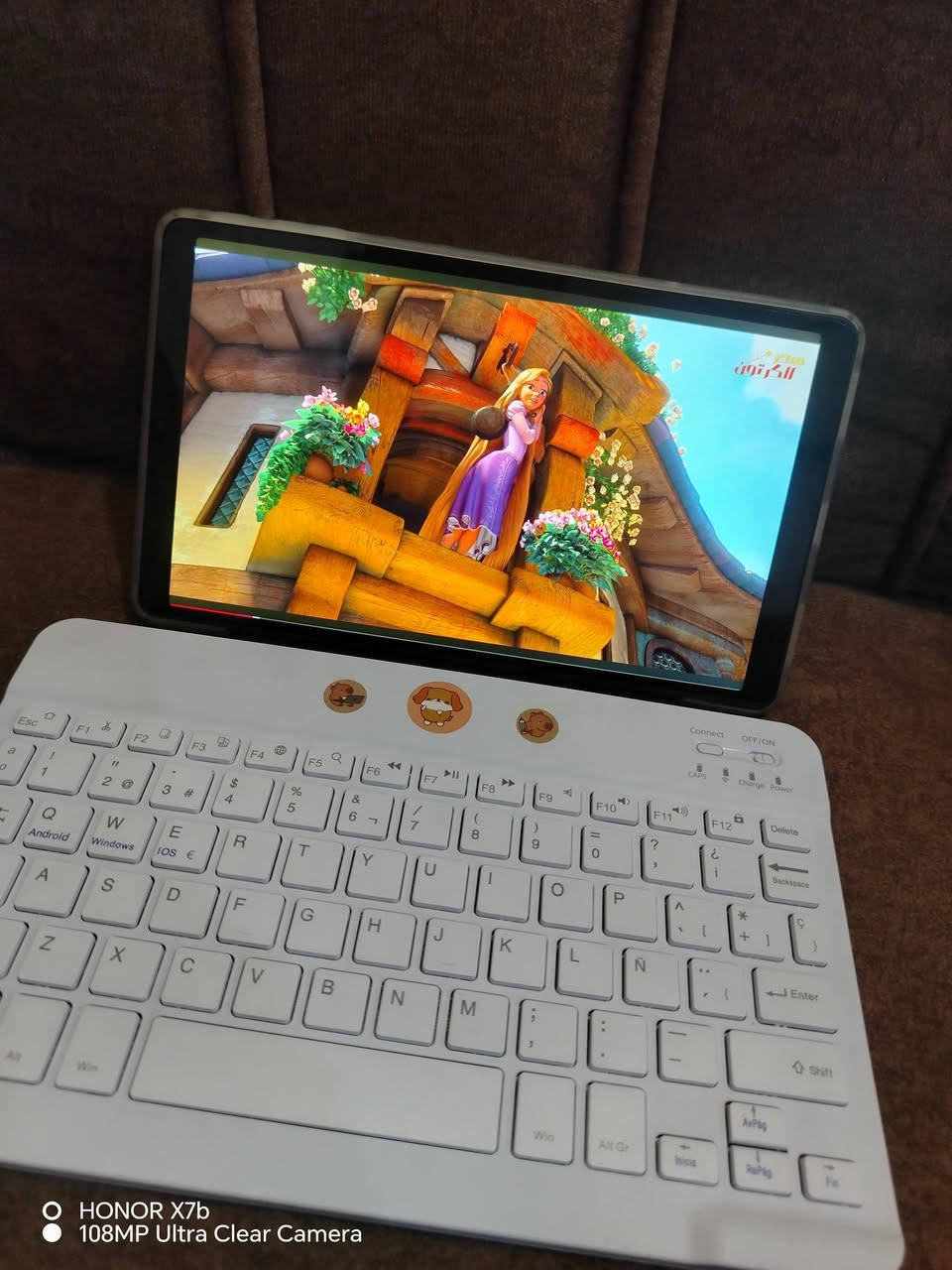 ايباد TECLAST TAB T50 MINI 4G 

شاشه 120 هرتز فول سلاسه
ذاكره 128 والرام 8
دبل سيم جهاز عن التعريف مواصفات كلش ححلوهه مع كامل الملحقات كفر +كيبورد+ قلم شاشه

135 الف وبيه مجال بسيط
*********** واتس

نص مكتوب في الصور:
- HONOR X7b
- 108MP Ultra Clear Camera