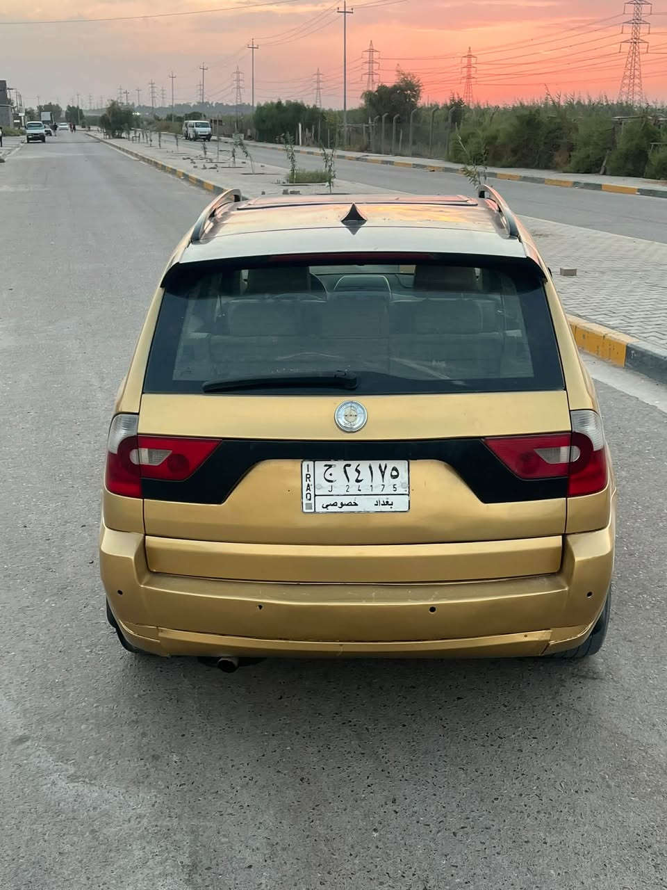 السلام عليكم
Bmw x3 2007 اللون ذهبي 
بغداد بأسمي السياره بيها مكينه تيوتا شاهينه 2006 السياره اقتصاديه كلش 
مصبوغه جديد مصارلها اسبوع 
مراوس سني او كورلا 
معروضه ب 96$

