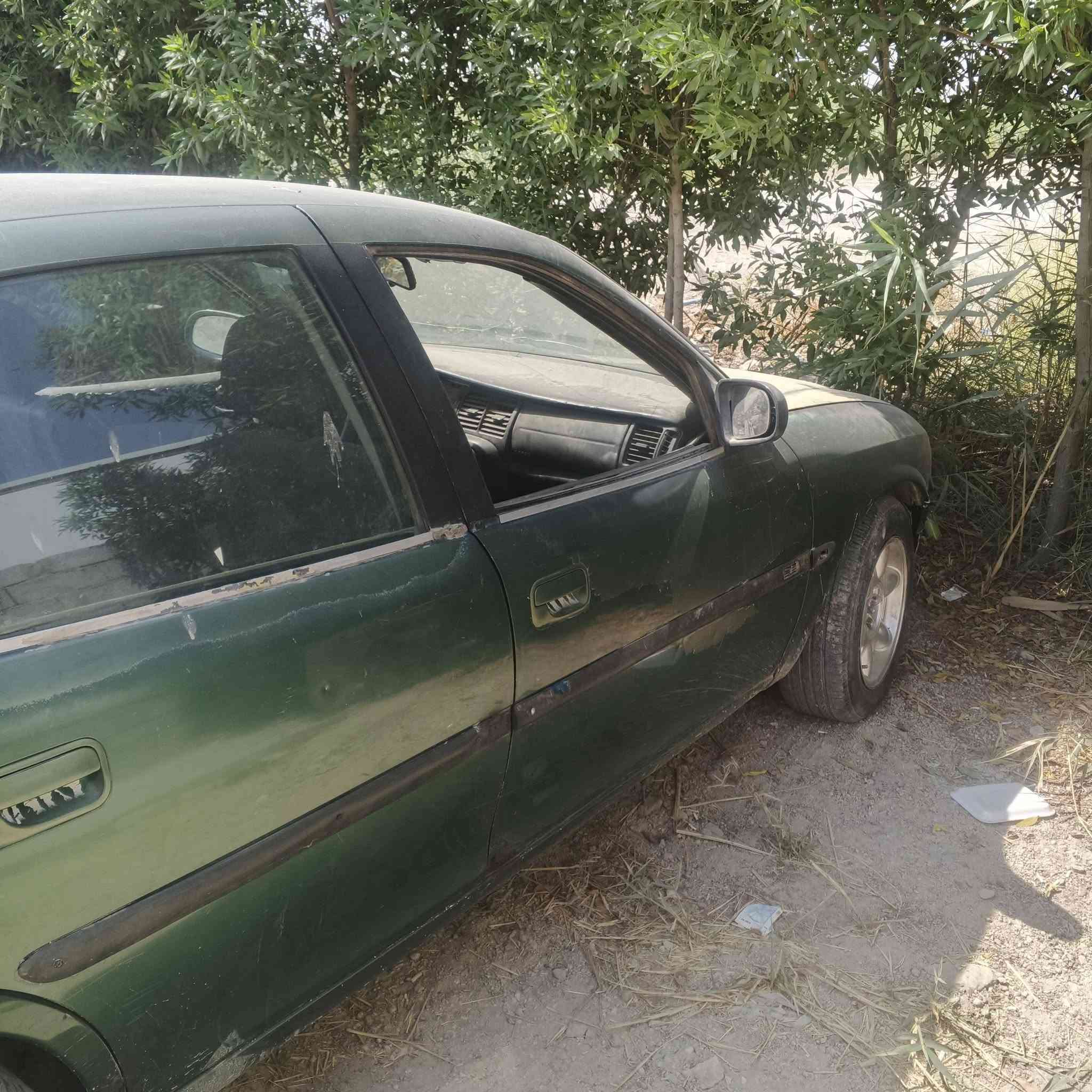 سلام عليكم اوبل فيكترا بزون موديل 96 رقم انبار انكليزي للبيع اومراوس مكاني بابل المسيب ***********

