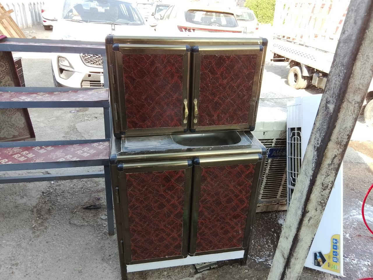 عارضه براد سعره 250 بيه مجال 
مكاتب صاج سعر الوحده 75 بيه مجال 
مدخل مصري 250 بي مجال 
طبلات 25
ميز صغير 25
كاونتر سنك وملحق 75 بي مجال 
مكان شارع فلسطين ***********

