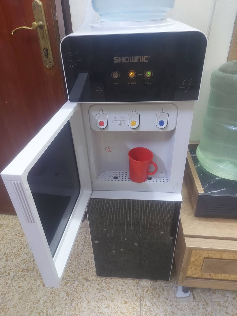 براد للبيع اريد 85مستعجله عليه الي ايريده يدخل خاص
