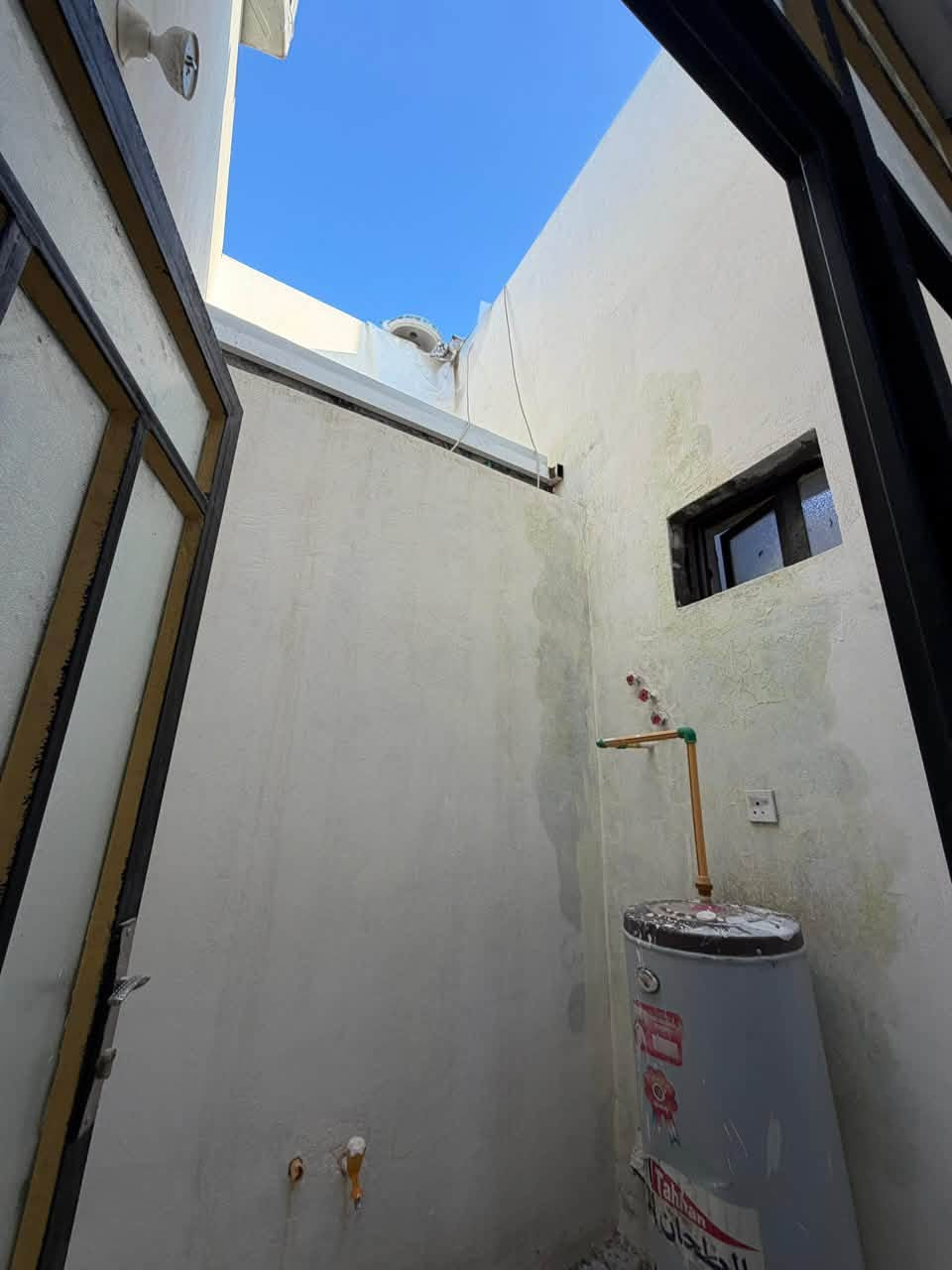 🔥 بيت للإيجار بسعر مميز جداً 🔥

🏠 حي الشهداء – التوزيع الجديد
📍 قريب من الشارع العام
📍 مقابل محطة جوهرة الفلوجة النموذجية

✨ البيت شخط واحد مابي ومرتب وجاهز للسكن.

🔹 كراج
🔹 استقبال
🔹 صالة
🔹 غرفة نوم
🔹 مطبخ
🔹 حمام داخلي
🔹 حمام خارجي
🔹 مناور عدد 2
🔹 كيزر

💰 سعر الإيجار: 250 ألف فقط بالشهر 🔥

📞 *********** اتصال
📱 *********** كورك / واتساب

