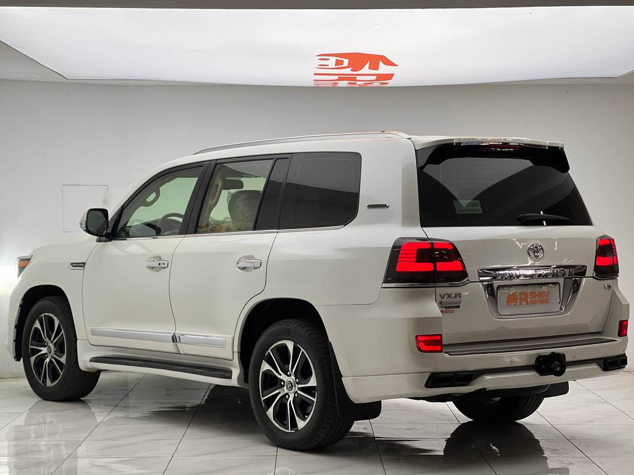 TOYOTA LAND CRUISER 2014
تويوتا لاند كروزر 2014
شرکة جیهان 8 ایرباک 

محرک 8 سلندر حجم 4.6 لتر 

 السیارة بیها بابین صبغ بدون دواخل 

رقم جديد
كير و محرك بشرط

220,000 كم ماشية
خليجية

السيارة جديدة و السعر مناسب جدا (330) ورقة و بیها مجال بسیط 

مكان السيارة

دهوك -معرض ارشف R-Shev
رقم51 من معارض التيرمينال
كورك - واتس اب
***********
*********** دهوك, العراق

