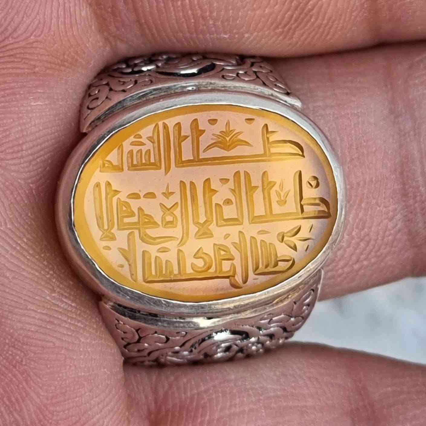 عقيق يماني اصفر زعفران مخطوط خط يدوي الاستغفار 
🔥ما شاء الله لاقوة الا بالله استغفر الله 🔥
بصياغه يدويه ثقيله للبيع مكاني بغداد يوجد توصيل إلى جميع المحافظات للبيع فقط فقط أحبتي الغوالي ما اراوس بس ابيع 
***********

