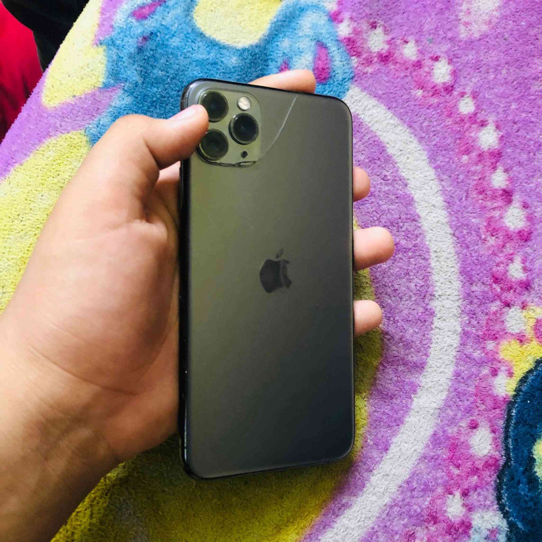آيفون ١١ برو ماكس • ٦٤ • بطارية ٨٢٪