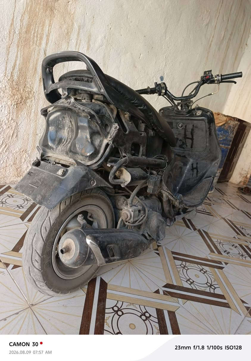 دراجه فراشه عله ترابهه للبيع السعر 200وبيهه مجال لعيونكم دراجه اوراق ومكينه مرتبه بس بدون كفرات والشراي *********** ينتصل او واتساب
