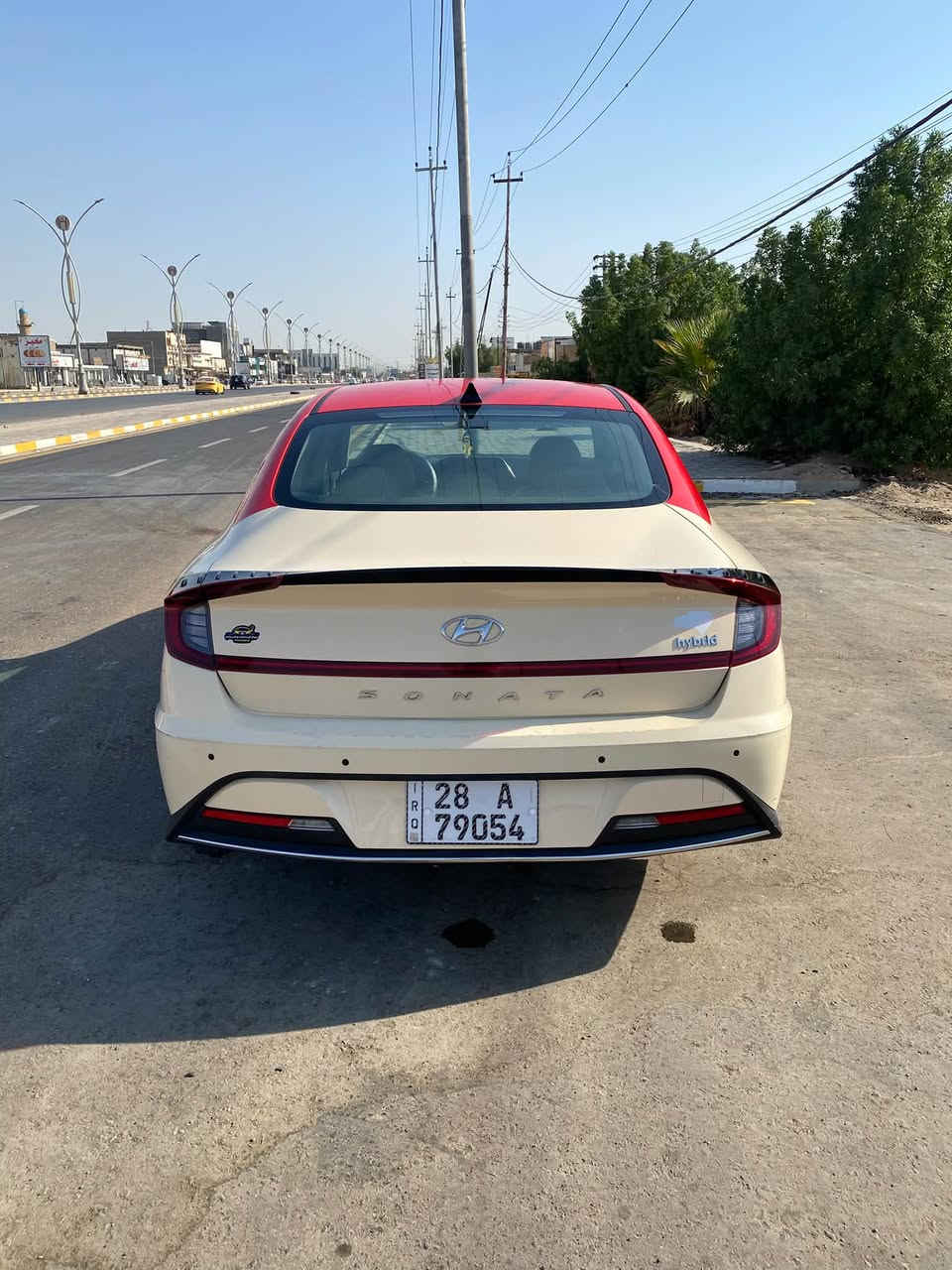 سلام عليكم

🚘 للبيع سوناتا هايبرد 2023 خليجي

• الموديل: 2023
• النوع: سوناتا هايبرد
• المحرك: 2.0 هايبرد
• القير: أوتوماتيك 6 سرعات
• دفع أمامي
• تشغيل بصمة 🔑
• دخول ذكي
• شاشة
• حساسات خلفية واماميه
• مثبت سرعة
• تحكم بالمقود
• تكييف أوتوماتيك ❄️
• مرايا كهربائية
• نوافذ كهربائية
• إضاءة LED
• أنظمة أمان ومساعدة للسائق
• صرفية بنزين ممتازة واقتصادية ⛽️
• السيارة خليجي

📍 الموقع: الديوانيه 
📊 العداد: 160000
🎨 اللون: بيجي قماره حمره
💰 السعر: 135 وبيها مجال
📞 للتواصل: ***********

السيارة نظيفة وجاهزة للاستخدام، والفحص خير دليل.
ترهم بيع وترهم مراوس بتكسي سوناتا او اوبتما

