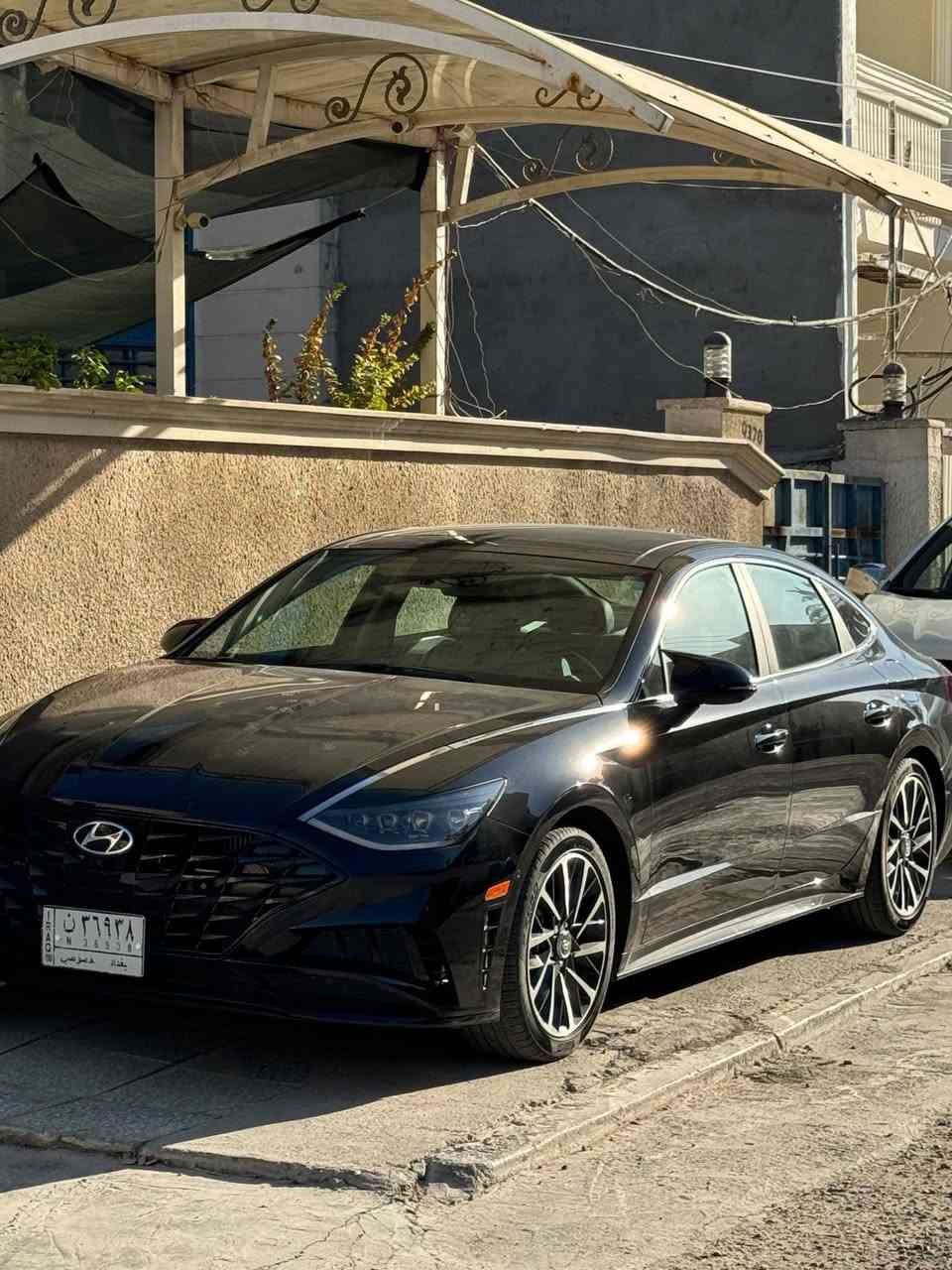 سلام عليكم .... مكلف بالنشر
سوناتا لمتتد موديل 2022 
اني المستورد فول مواصفات للاخير 
محرك 1600 توربو 
تتقدم وترجع بالرموت 
بانوراما 
كراسي جلد تدفئة تبريد خزن مموري 
سستم سماعات 
كير بيانو 
داتا شو 
حادث دعاميه خلفيه فقط 
رقم بغداد ماشيه 51 الف كلم 
رقم بغداد 
موجوده ابغداد السيدية 
السعر 185  ورقة 
للاستفسار الاتصال    ***********
