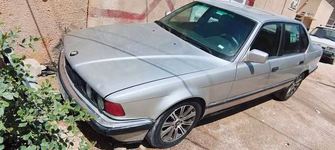 السلام عليكم بي ام 730 موديل 92 سياره حداديه كير مكينه خير من الله نواقص الشيء قليل السعر السعر 35 وبيها مجال هذا رقمه ***********
