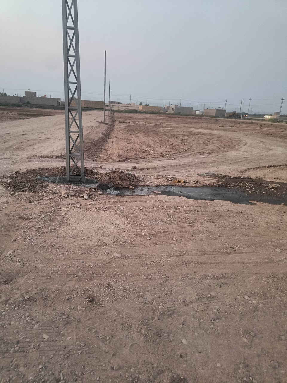 توجد قطع  للبيع كل قطعة 300 متر + بيوت هيكل  للبيع
طريق مجر عماره على الشارع العام  (ماء+كهرباء) 
الاستفسار او الاتصال 
***********
