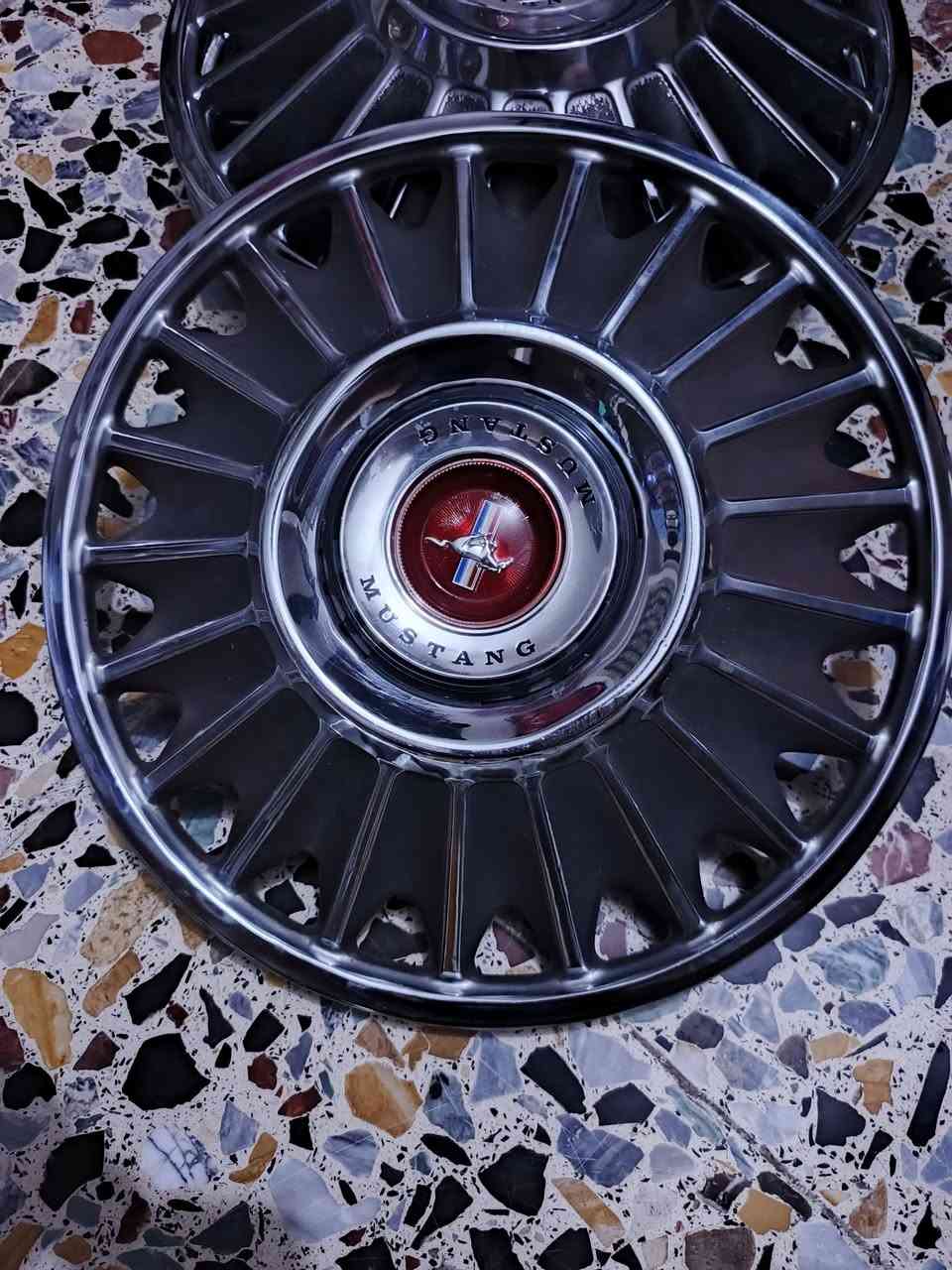 سلام عليكم كبات تخم موستنك موديل 76 نظافة 90بل 100 سعر 250الف الاتصال ***********@@
