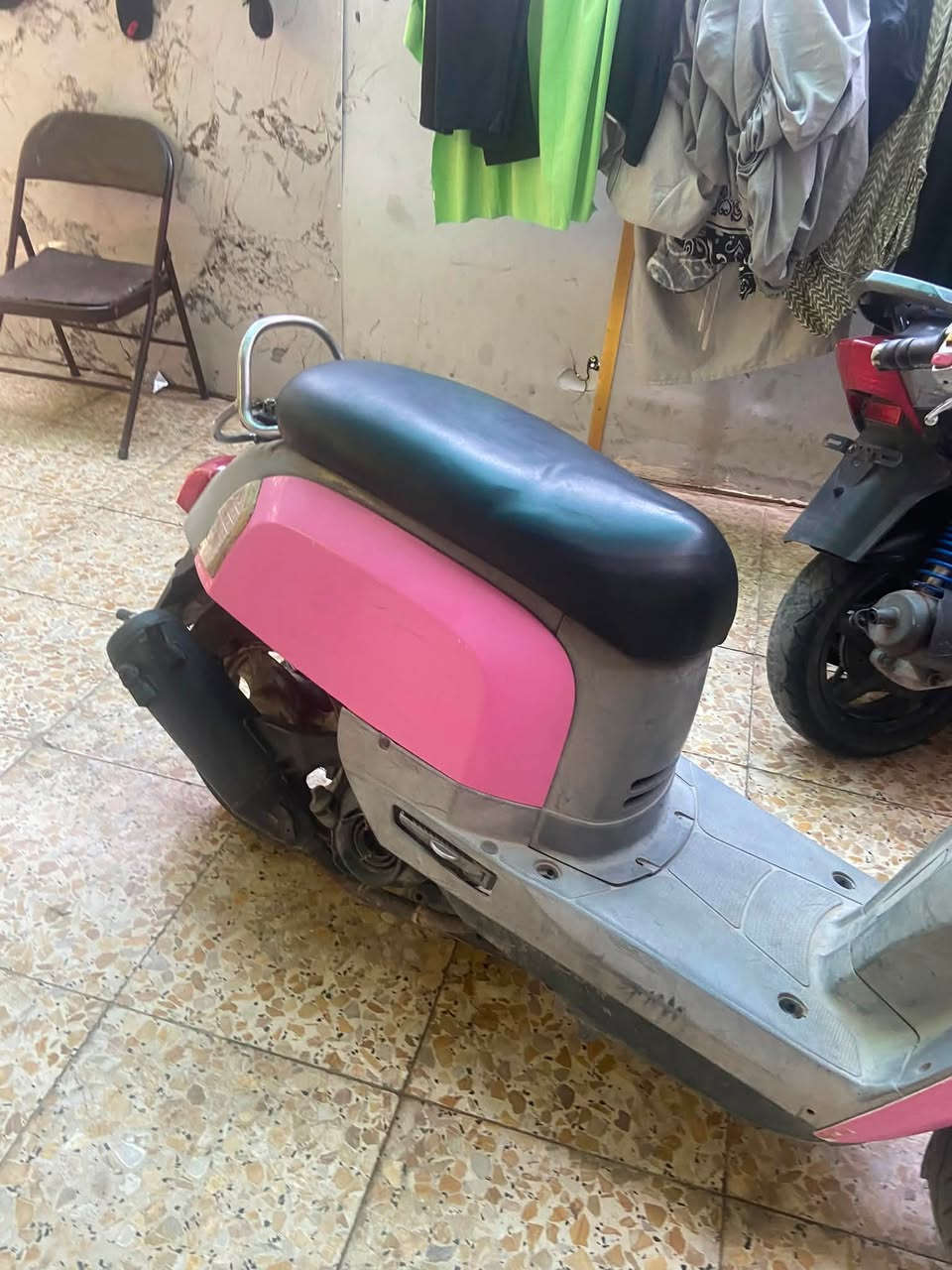 بوليس نظيفة للبيع شلعة ومعدل طيارة ونوزل مو كابريتر لو شغلها ب ٤ فجر تشتغل نكرة ما تعبك ما بيها شيء مجرد ملاحظات بسيطة سعرها ٥٠٠ وبيها مجال مكاني شارع فلسطين ***********
