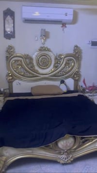 غرفه مصريه للبيع نفرين تتكون من 6 قطع سعره 650  الف مكانه الاعلام 0781...