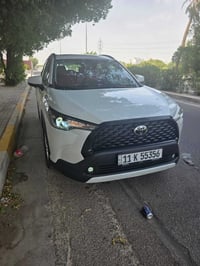 للبيع كورلا كروس ٢٠٢٥ صيني السياره فول ماعدا الجنطه الخلفيه مو كهرباء ...