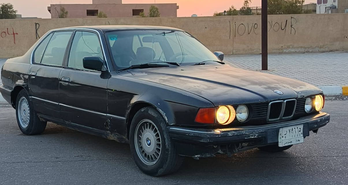 السلام عليكم 
سياره بلاش بلاش 
بي ام دبليو موديل ٩١ كير مكينه بطه تبريد شغال سلايت كهربائيات كله شغاله هزه جديده رقم بغداد 
السعر ٢٨
العنوان واسط 
*********** الحال, واسط
