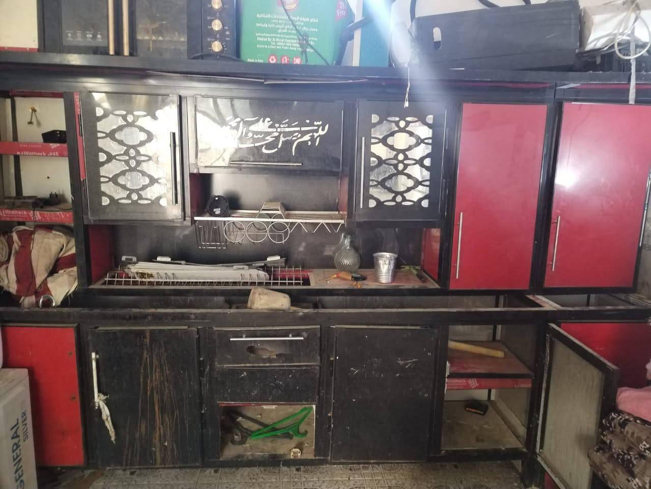 ثلاجه كبيرة • سبلت ٣×٢طن • طباخ ٥ عيون