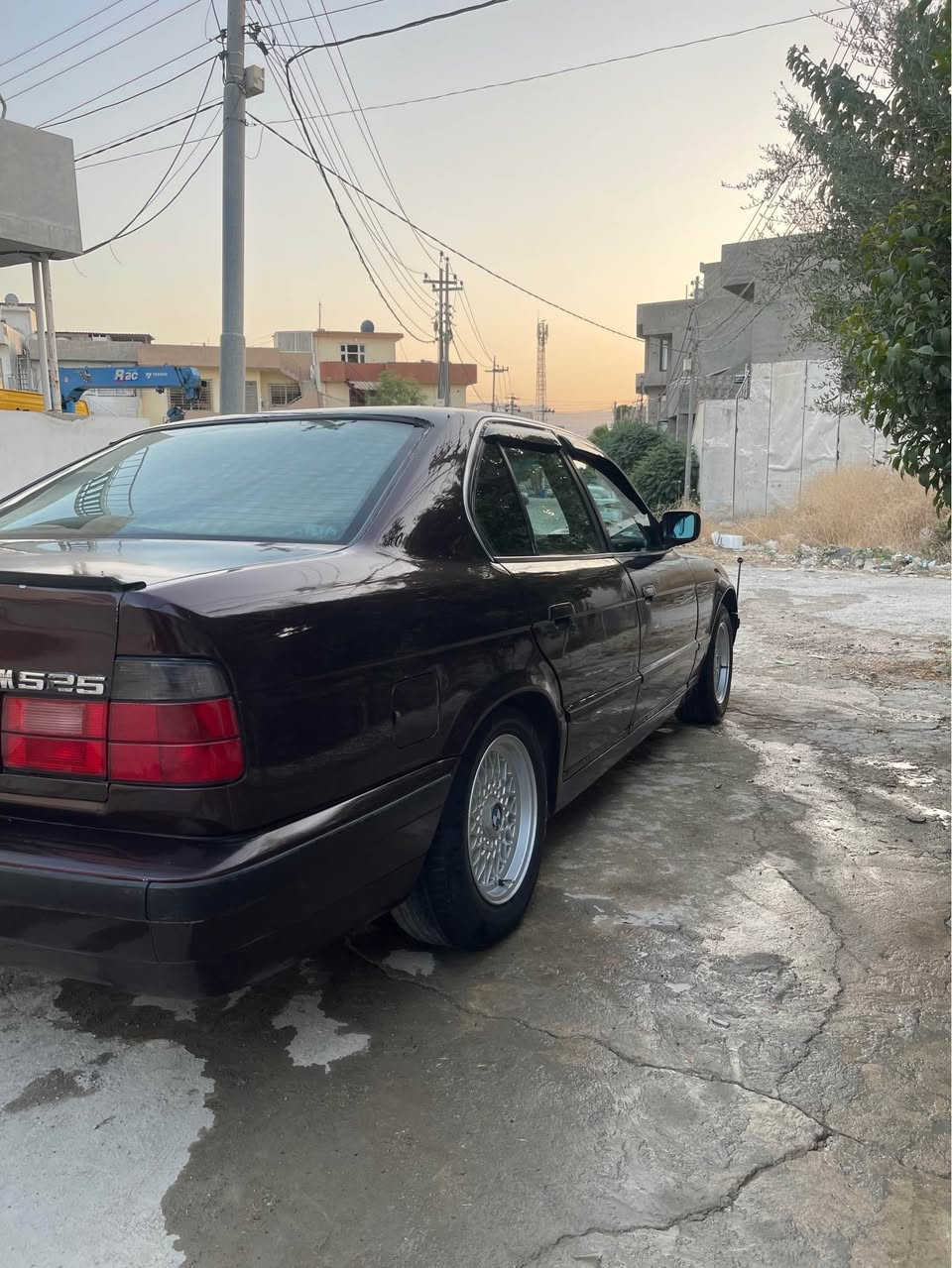 Bmw 
1991
520
***********
گێرعادی 
تەبرید 🥶
لایت ئەلقە و زینۆن 
جام كارەبا 
چوار تایەو ویلی لۆكی بۆ بەسراوە 
بەشەرتی گێرو مەكینە ئەكسل تەقەورەقە 
هەموو گیانی ئیش ئەكا بەشەرت 
كامل بۆیاخە لەسەر ساغی سەقفی بۆیاخی نیە 
كەمل سێرفس كراوە 
یەك دینار مەسروفی نیە هەموو گیانی بەشەرت 
بەشەرتی تەحول و خرامە 
رەقەمو سەنەوی تا ٢٠٣٠ تازەیە 
لەسلێمانیم السليمانية, العراق

