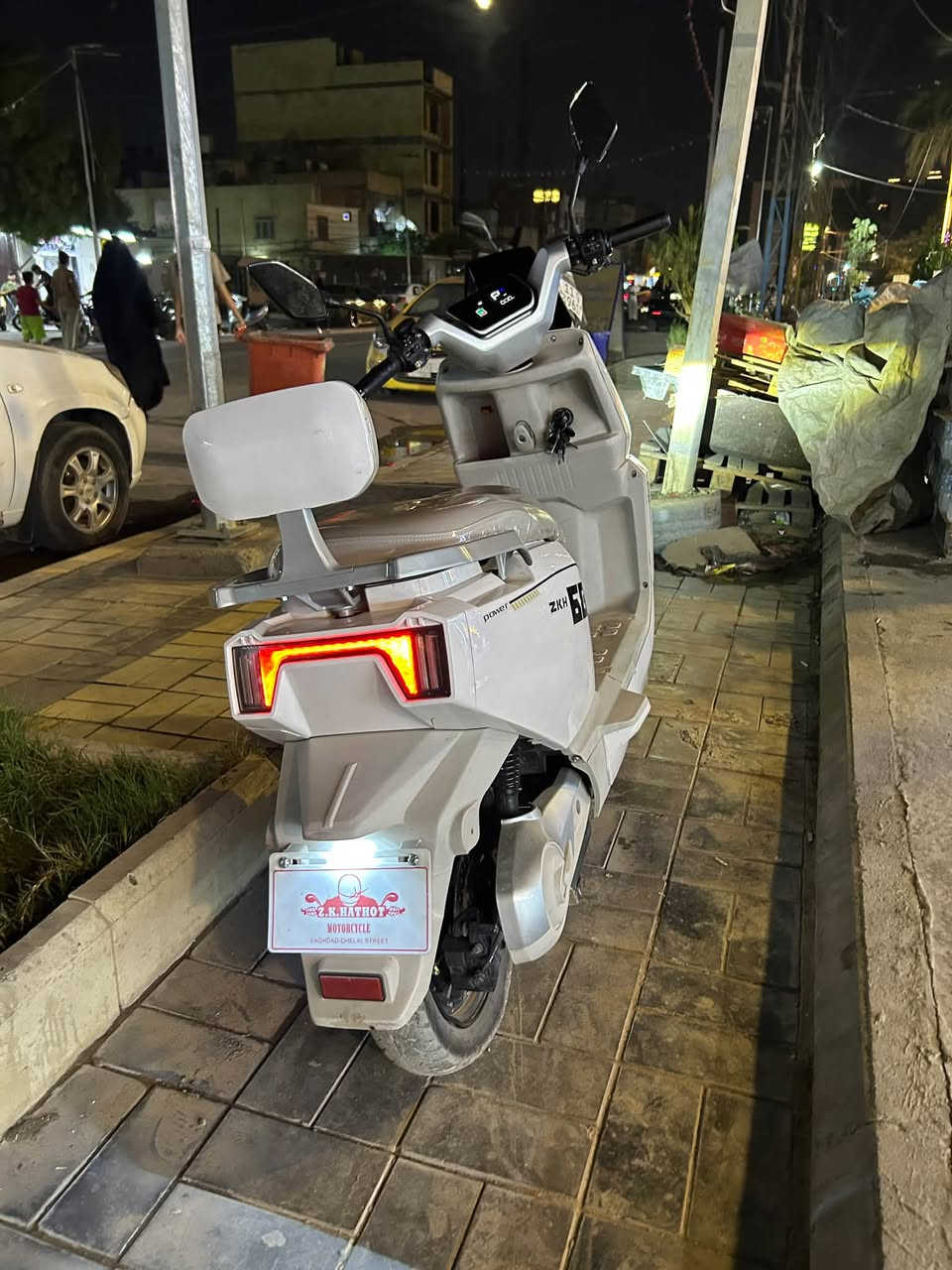 سلام عليكم دراجه للبيع نضيفه شخط مابيها منزلها جديده بعدها بل باكيت بمكاني بغداد منصور سعر دراجه مليون و ٥٠ ***********
