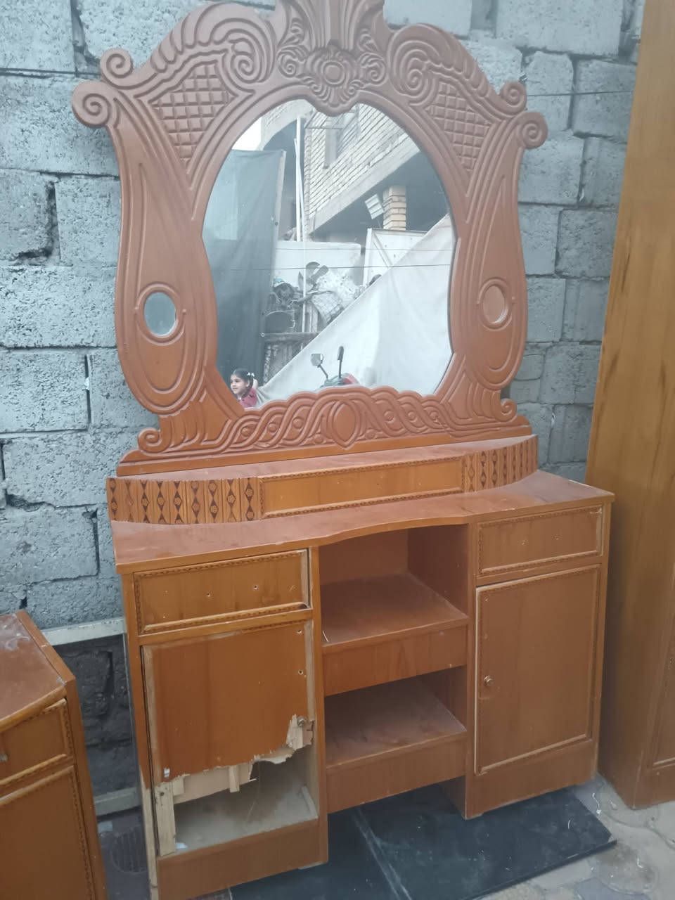 سلام عليكم جربايه + دوشك نضيف + ميز توليت وملحقاته + زاويه نضيفه ميز واليت بي باب مكسوره السعر 75
بيه مجال بسيط كلش بغداد شهداء العبيدي ***********

