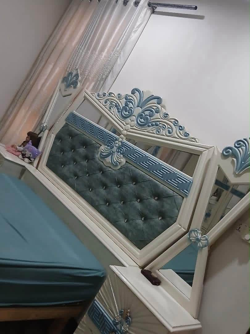 غرفه جديده الله شاهد مشتريته مليونين ونص العام اشتريته اريده مليون ونص وبيه مجال للتواصل ***********
