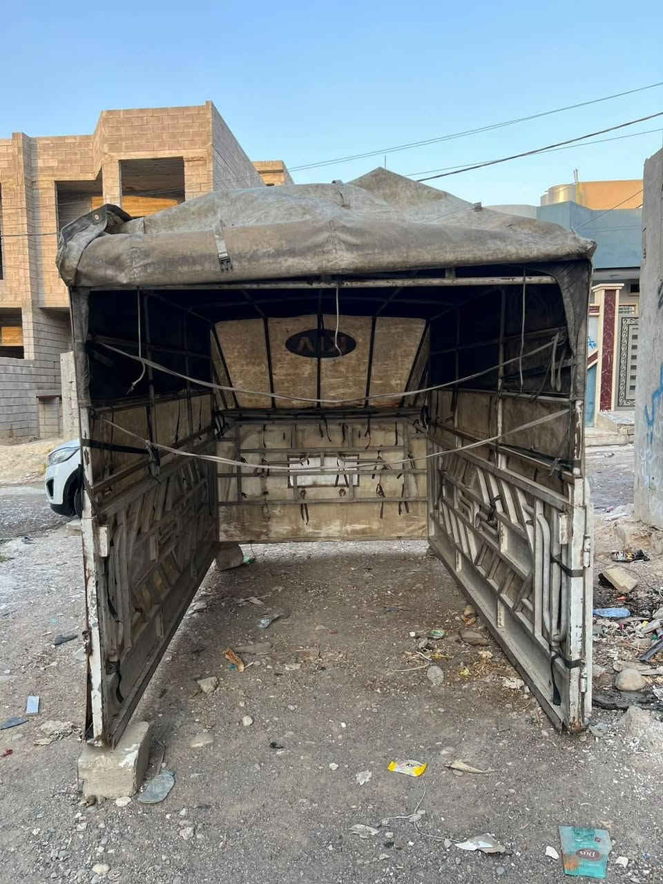 السلام عليكم ورحمه الله وبركاته محجل كيا جديد شرط معه الهنكليه والجادر جديد بس يردلو  غسله لن متروك انطيك شرط مابيه لوله فطر فصال اربيل كامل ابيع من الجادر والهنكليه السعر 400 وبيه مجال اتصل وتدلل ،
***********
