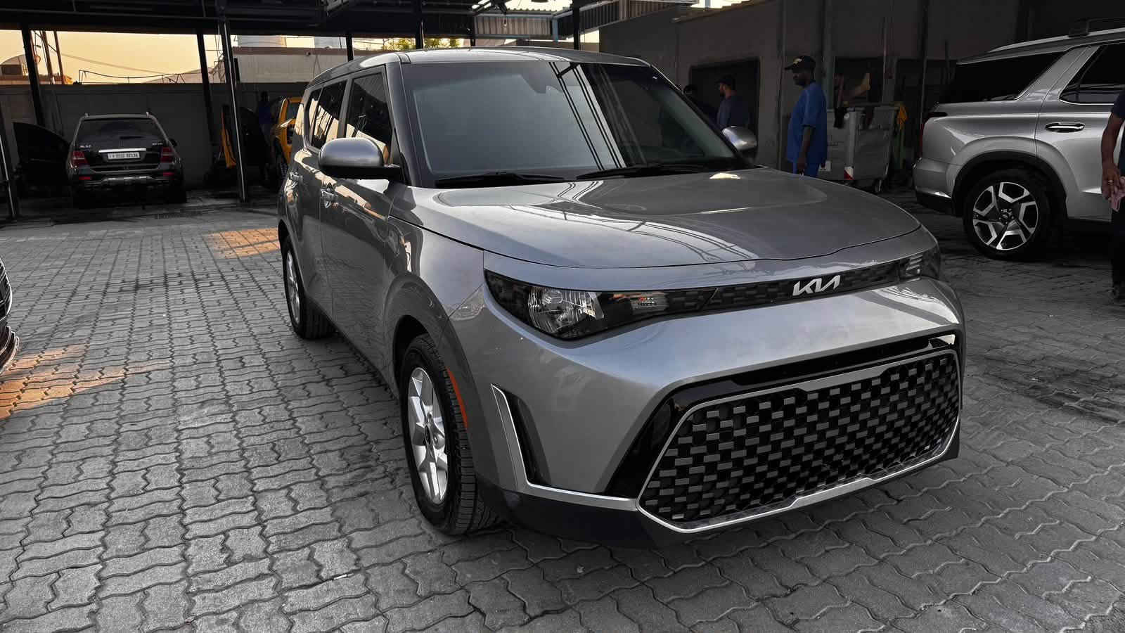 الجديد والنضيف 2024 صول LX نص فول
السلام عليكم للبيع صول 2024 وارد امريكي حادث جاملغ تبديل 

موضح بصوره سياره لا شواصي ولا لغد كلش جديده ولا بجم

سبوع وتدخل بغداد بسم لمشتري 

سعر 125 وبيه مجال واصل بغداد مع الكمرك لباب بيتك

الاتصال *********** حسين 

عنوان بغداد الزعفرانيه
