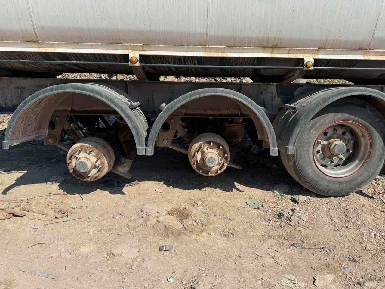 للبيع
تنكي ٣ دناكير نظيف 
بدون طايرات و كل شيء 
سعر ٤٠$ و مجال

***********
