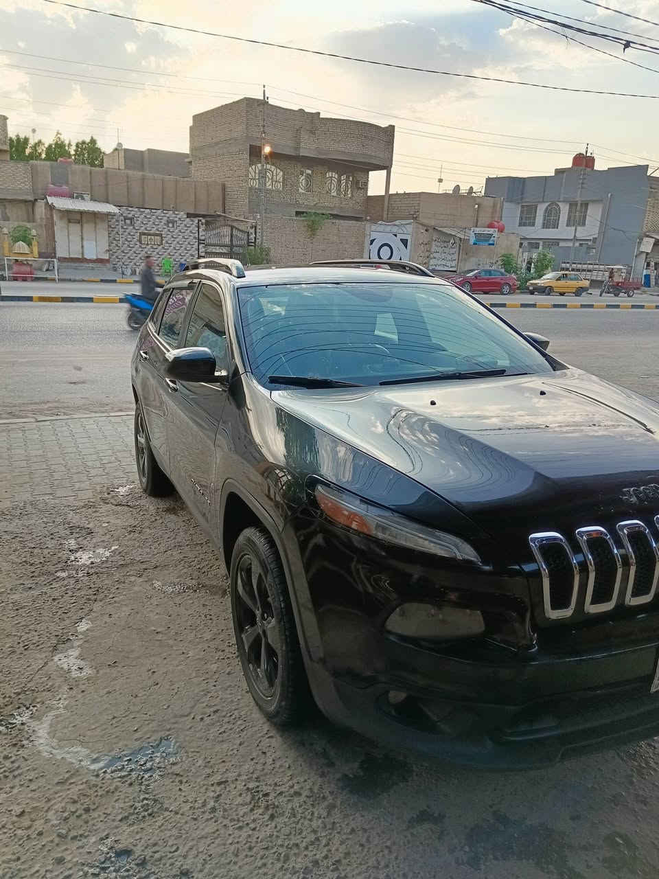 جيب بزون ١٨فول عده الفتحه تشغيل عن بعد بلاك توب 6سلندر برغي مامفتوح بالمحرك باتري الشركه مواصفات البلاك توب معروفه. ***********
