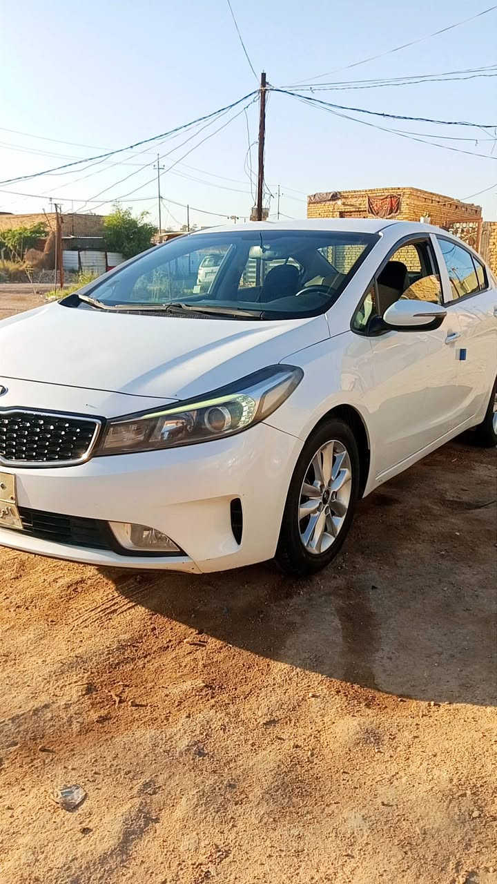 السلام عليكم
كيا سيراتو خليجي
موديل 2018 
كفاله عامه 
ماشيه 200 الف 
رقم اربيل 
مكينه 1600 دوش 
حداديه 100% 
تبريد ثلج ❄❄
اشاير بل مري 
مري شفط 
لد نهاري 
تحكمات ستيرن جهتين 
3 انضمة قياده ايكو وعادي وسبورت 
ويل كب 
مكان السياره الديوانيه 
السعر 130 
الاستفسار اتصل عل رقم ***********

