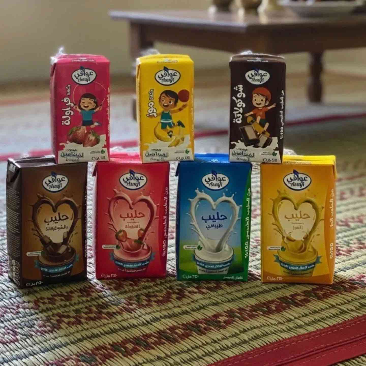 حليب عوافي • فراوله • شوكولاته