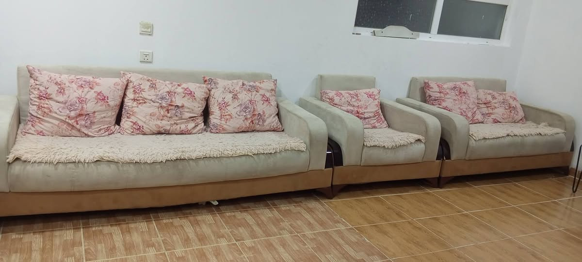 سلام عليكم تخم وميز طعام سيت واحد سعر ثنينهن250 مكان اربيل مجمع الزيتون ***********
