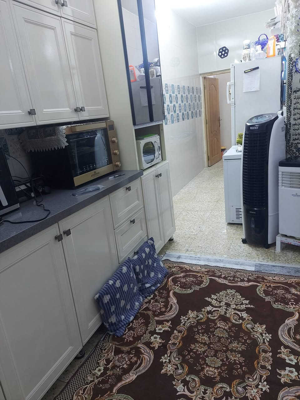 السلام عليكم بيت للبيع مساحه ٧٥متريحتوي ع صاله وحولي وغرفتين ومطبخ وملحقاته طابق ونص عنوان بغداد شرطه رابعه الاستفسار ع خاص والبيت طابوصرف رقم***********
