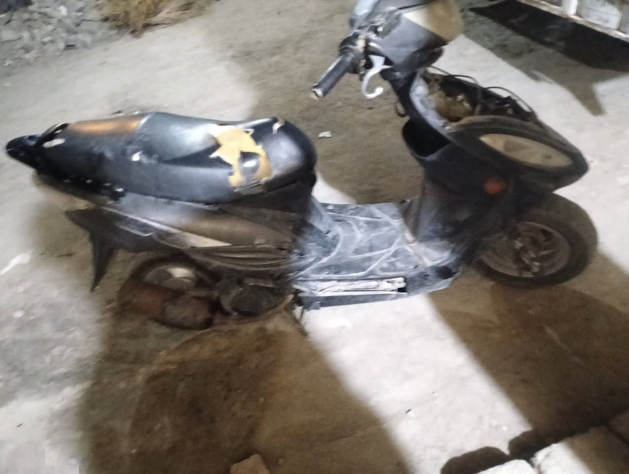 الدراجه جيفور للبيع جانت تشتغل وطفت  ابيع گوم حديد 200الف وبيه مجال بصيط الي يريد يخابر على هذه الرقم *********** الناصريه مركز
