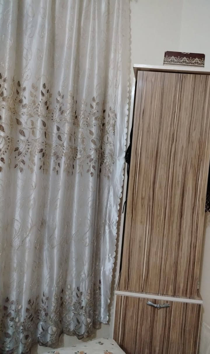 سلام عليكم
غرفة نوم للبيع
السعر ٣٠٠ وبي مجال
فقط ميز تواليت مفتوح بساميرها
الباقي مابي اي خلل
تواصل على هذا الرقم
***********
