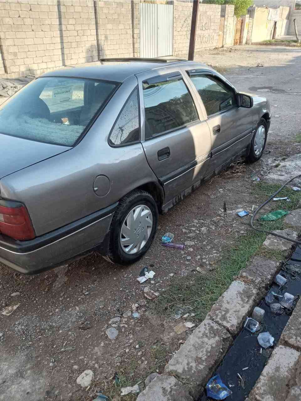 سيارة فكترا للبيع حجم 18كير محرك شرط موديل 1991 مال جناي ***********كورك ***********اسياء
