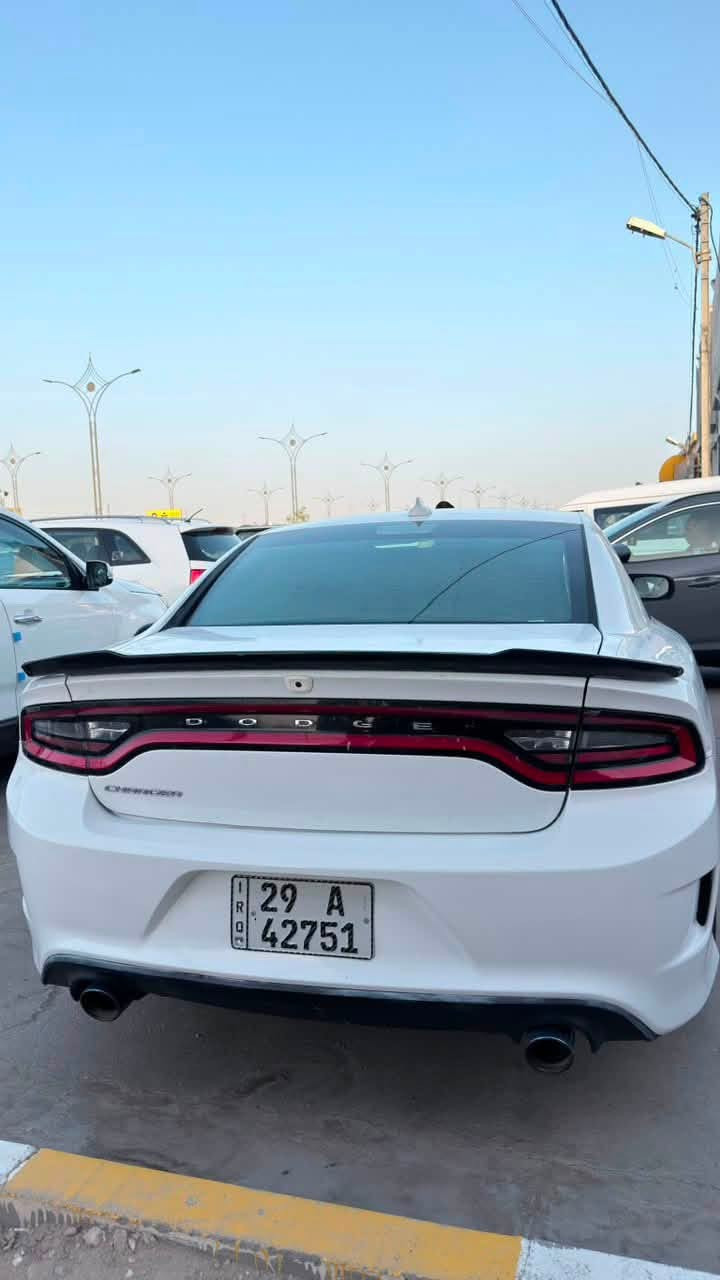 جارجر 2017 اصل  رقم واسط رقم دولي بأسمي
مواصفات SXT  شاشه كبيره كشنات جلد حضن ويل كب 18 بصمة تشغيل وابواب وتشغيل عن بعد  لايت زنون شمسي محرك 3600  كير تبريد ثلج  حداديه جديده عليها منظومه غاز السياره وارد امريكي حادث جاملغ خلفي وبنيد مبدل بدون ارباك وهنا بالعراق صار بيه
 وصبغ والسونار موجود 
مكان السياره الناصريه مركز سعرها 165 وبيها مجال حك الجيه 
*********** واتساب
