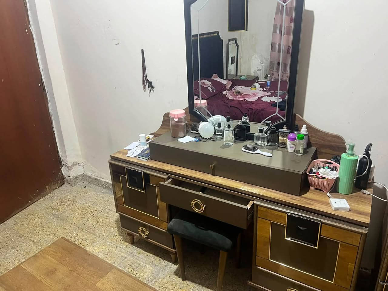 اغراض بيت • استعمال قليل • غرف نوم