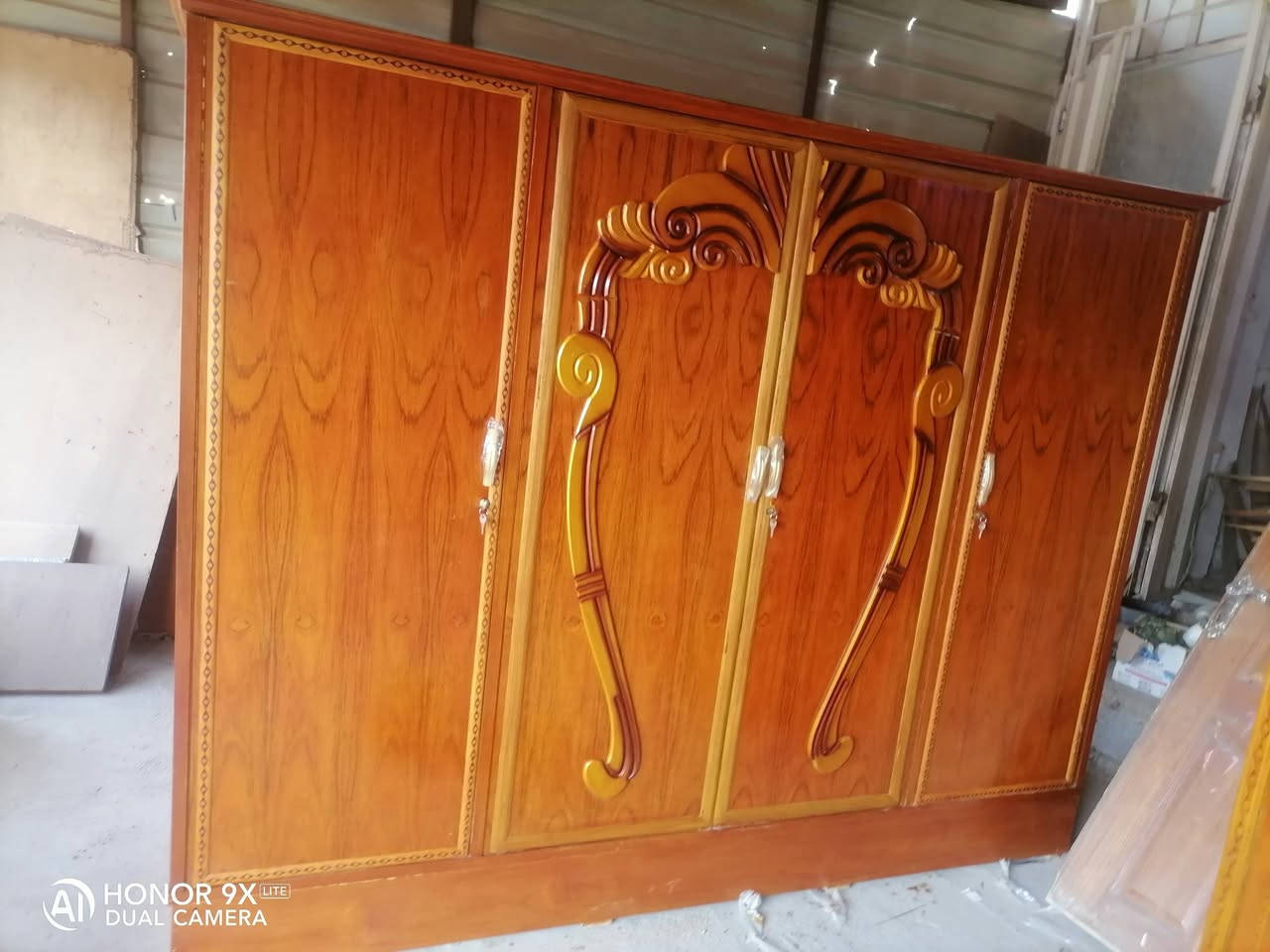 كناتير للبيع مستخدمه كلمن وسعره العنوان الخالص مدخل العلوه للاتصال ***********

نص مكتوب في الصور:
- AI HONOR 9X LITE DUAL CAMERA
- HONOR 9X LITE DUAL CAMERA