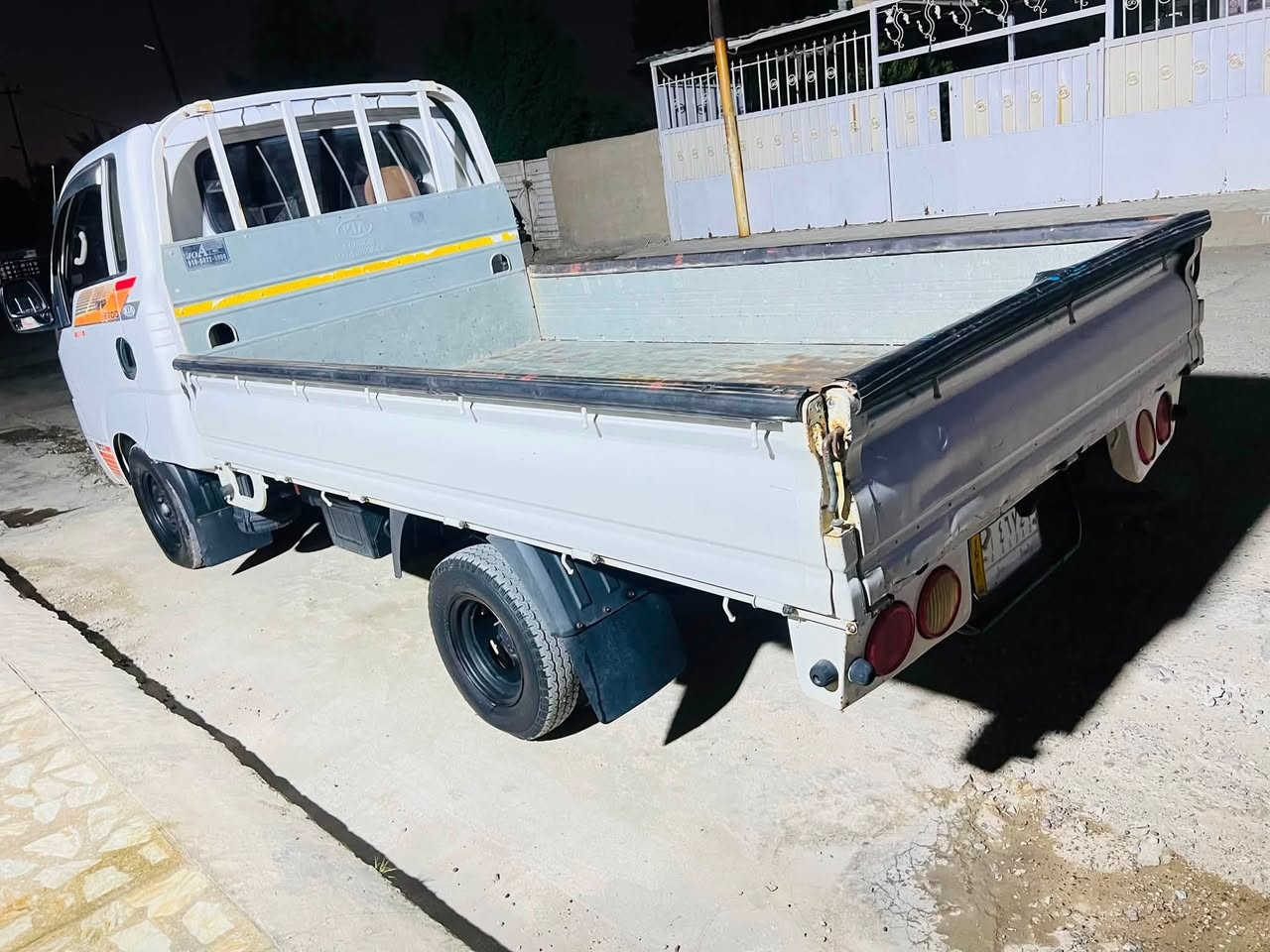 سلام عليكم كيا حمل للبيع 2700مديل17 رقم السياره واسط سنوية 27 المكان بغداد لامين رقم الهاتف *********** //***********
السعر 122 وبيها مجال

