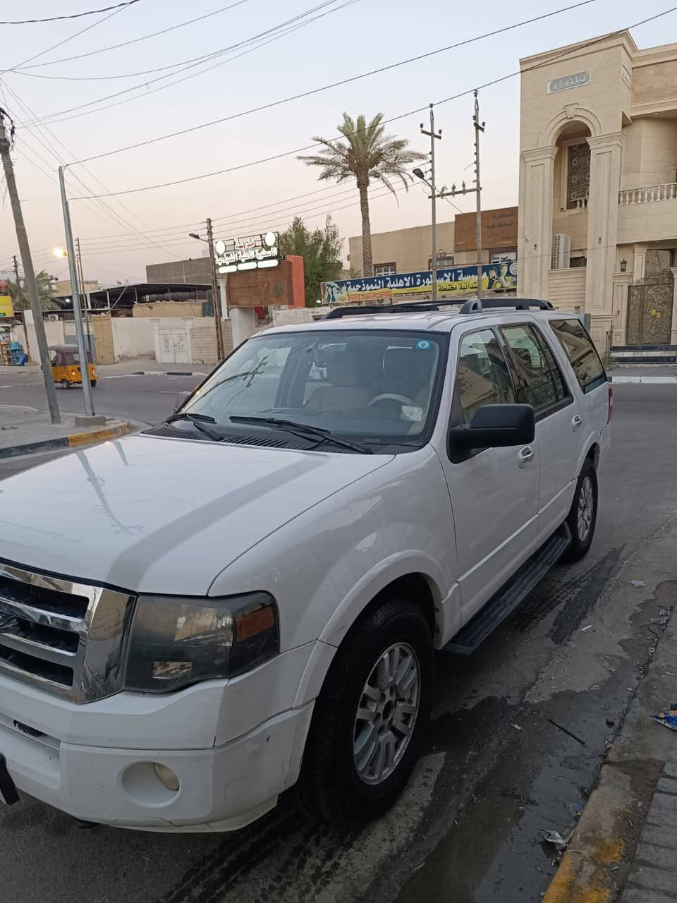 السلام عليكم
فورد اكسبدشن موديل ٢٠١٠ خليجي بأسمي رقم نكليزي 
مكينه كير تمام تخم تيرات كهربيات شغاله سياره جاهزه السعر 100 الشراي يجي خاص ويدلل *********** مكاني بصره
