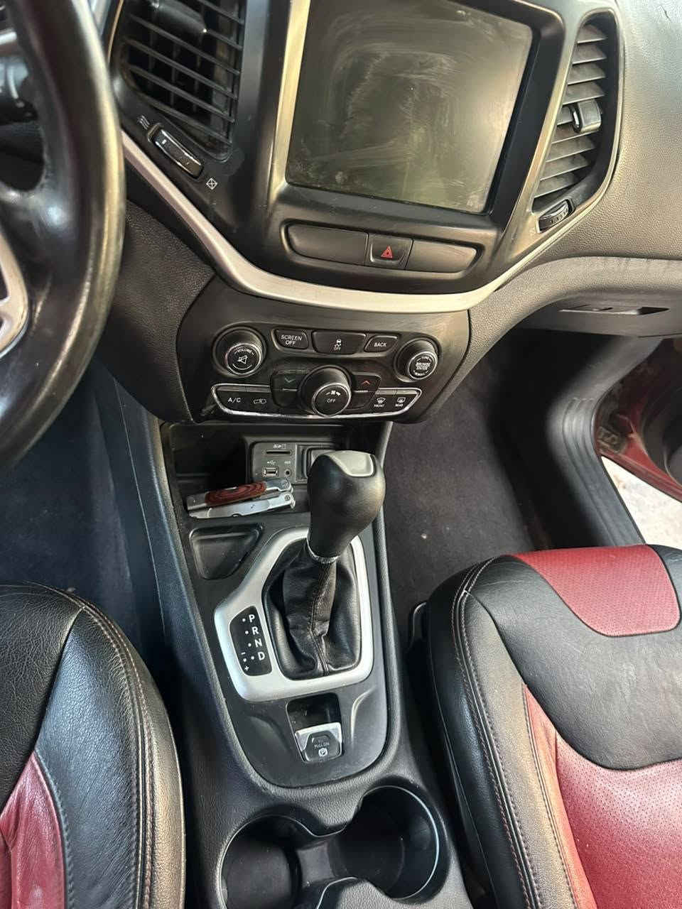 سيارة جيب بزون موديل ٢٠١٧ شمالية محركها ٢٤٠٠مبدل بيها بنيد وجاملغ
سعرها ٨٥ وبيها مجال مستعجل على بيعها اخوان مكاني بغداد رقمي ***********

