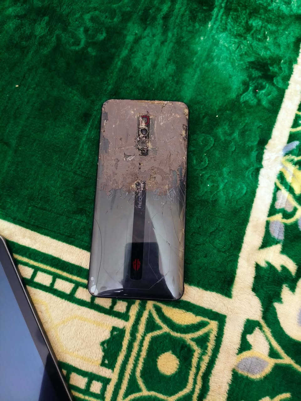 السلام عليكم 
ريد مجك 7برو 
محروكة  شاشة 
السعر 90
مكان الرمادي للتواصل 
***********
