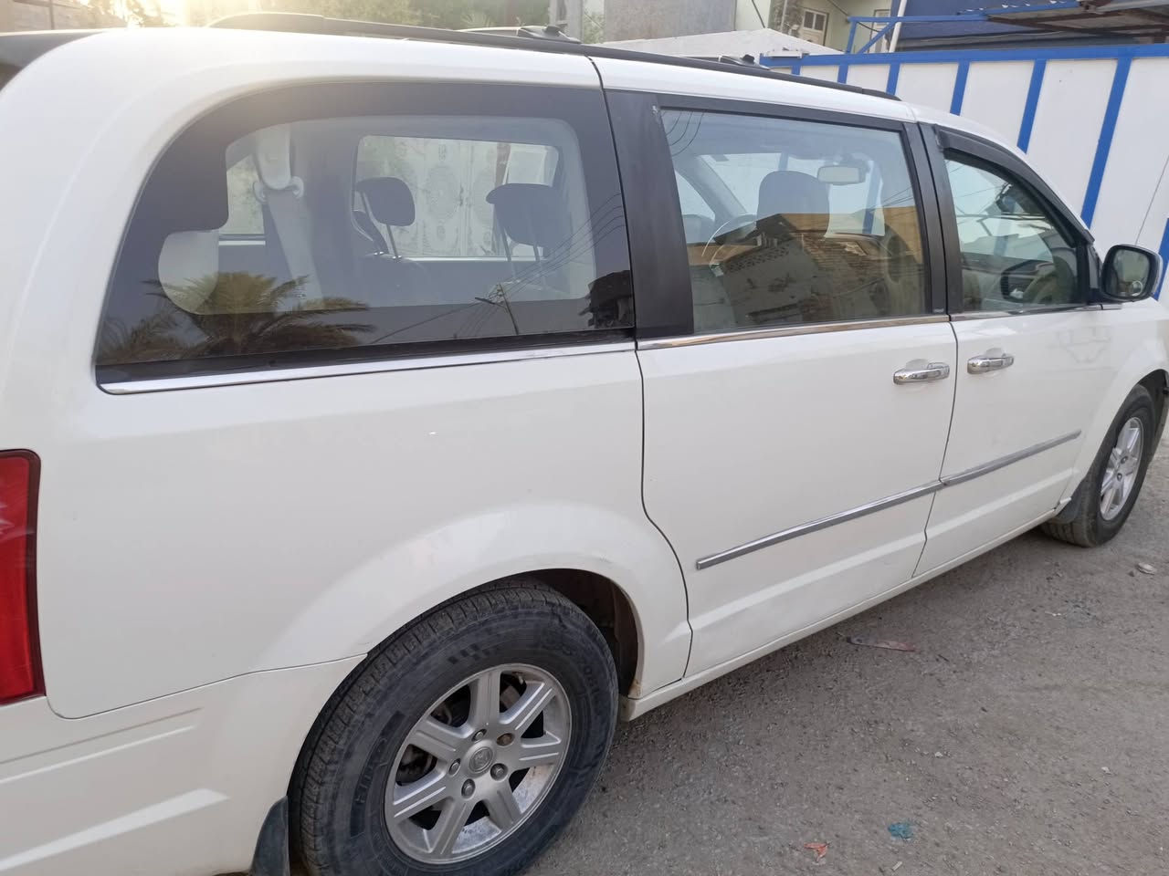 كراسلر كانتري تاون 10رقم بغداد انكليزي سبعة راكب سنوية لغاية 31 هزتها تنتهي الشهر 2 سنة27 مكينة وكير خير من الله بيها منضومة غاز 80لتر كشن  بوب وجنطة كهرباء ثلاث قطع تبريد ثلج صدر 90بالمية كسرها نضيف مكين 3800 مكانها بعقوبة ترهم مراوس وبيع حسب القناعة اتصل تعرف السعر على الرقم ***********
