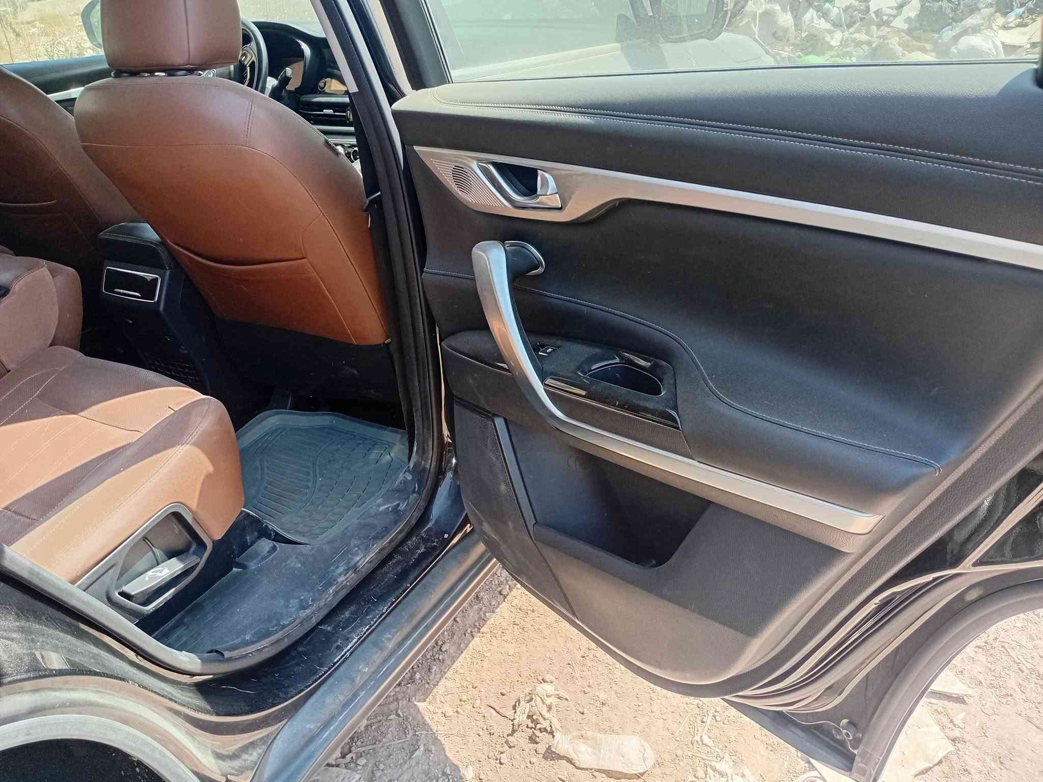 شانجان موديل ٢٠٢٢ فول موصفات سياره معروضه يمي وصاحبه مايعرف شنو بيه صبغ واحتمال مقفوله الي يعجبه يجي يشوفه ويدخله سونار مكان سياره كراده *********** السعر ٢٠مليون وبيه مجال شي بصيط
